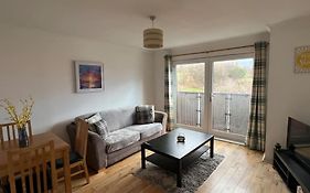 Modern 2 Bedroom Flat Near Glasgow City Centre